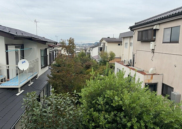 【物件からの展望】眺望を気にして物件を探す場合、前面に建物が建っていないか現地で確認しましょう!前面に建物があると景色はもちろん、日当たりや風通しにも影響が出てきます。住んだ時のことを想像しながら現地見学をしましょう。