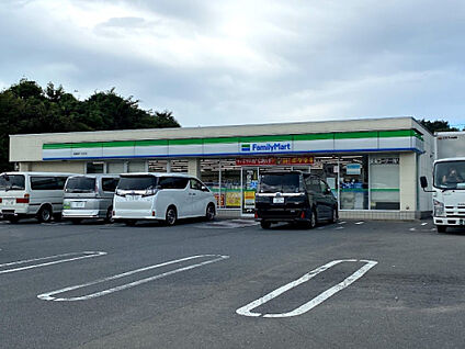 ファミリーマート　相模原下九沢店 265m(徒歩4分)
