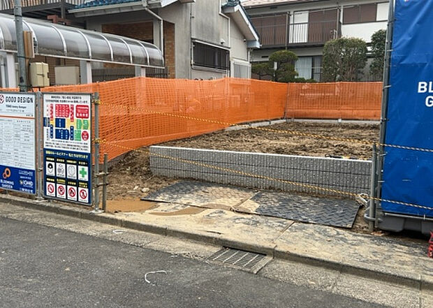【駐車場_2】駐車場と明記されていても、最小スペースでつくられた駐車場だと大型車は駐車できなかったり、出入りしにくくなったりする可能性があります。お車のサイズと購入したい物件の駐車場のサイズを現地で確認しましょう。