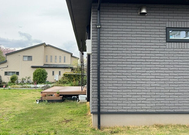 【物件からの展望_2】眺望を気にして物件を探す場合、前面に建物が建っていないか現地で確認しましょう!前面に建物があると景色はもちろん、日当たりや風通しにも影響が出てきます。住んだ時のことを想像しながら現地見学をしましょう。