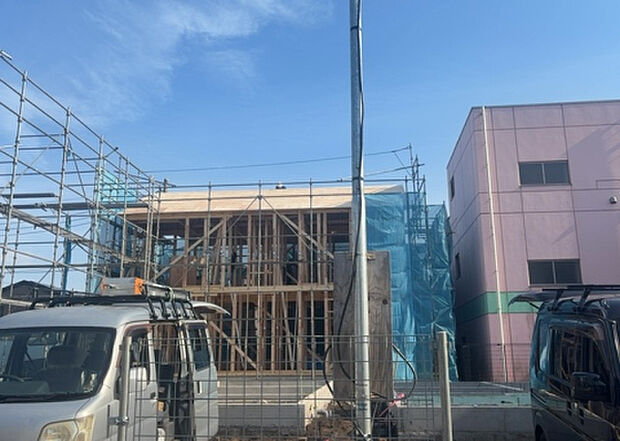 【物件からの展望_2】眺望を気にして物件を探す場合、前面に建物が建っていないか現地で確認しましょう!前面に建物があると景色はもちろん、日当たりや風通しにも影響が出てきます。住んだ時のことを想像しながら現地見学をしましょう。