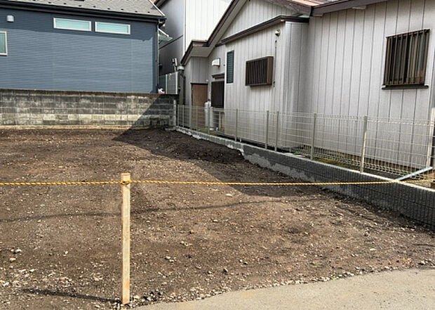 【駐車場_2】駐車場と明記されていても、最小スペースでつくられた駐車場だと大型車は駐車できなかったり、出入りしにくくなったりする可能性があります。お車のサイズと購入したい物件の駐車場のサイズを現地で確認しましょう。
