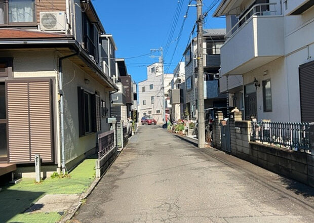 【物件からの展望_2】眺望を気にして物件を探す場合、前面に建物が建っていないか現地で確認しましょう!前面に建物があると景色はもちろん、日当たりや風通しにも影響が出てきます。住んだ時のことを想像しながら現地見学をしましょう。