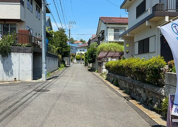 【物件からの展望_2】眺望を気にして物件を探す場合、前面に建物が建っていないか現地で確認しましょう!前面に建物があると景色はもちろん、日当たりや風通しにも影響が出てきます。住んだ時のことを想像しながら現地見学をしましょう。