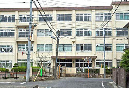第七中学校 1247m(徒歩16分)