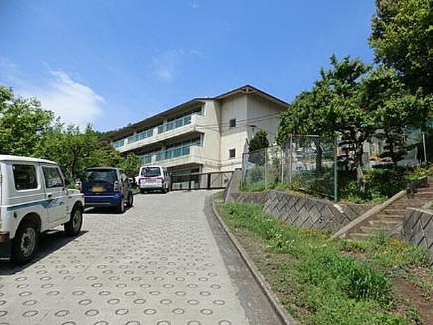 小山田小学校(約292m)