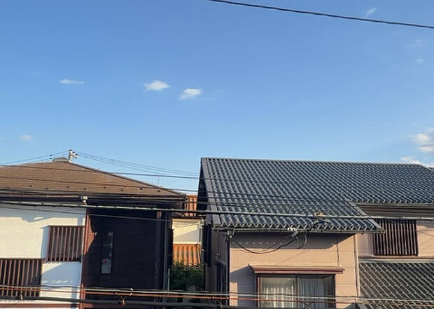 【物件からの展望】眺望を気にして物件を探す場合、前面に建物が建っていないか現地で確認しましょう！前面に建物があると景色はもちろん、日当たりや風通しにも影響が出てきます。住んだ時のことを想像しながら現地見学をしましょう。