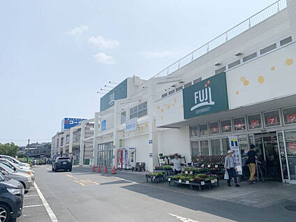 富士スーパー戸室店 730m(徒歩10分)