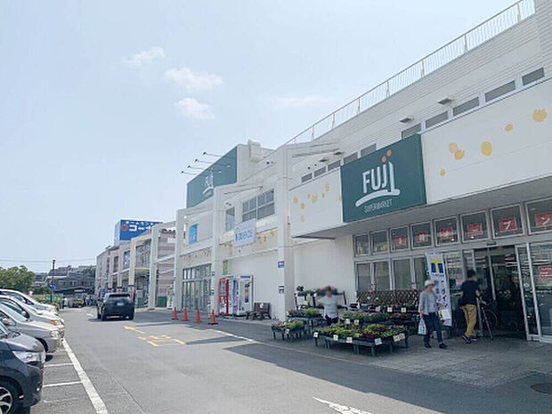 富士スーパー戸室店（約730m）