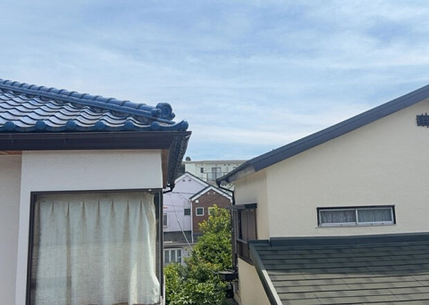 【物件からの展望】眺望を気にして物件を探す場合、前面に建物が建っていないか現地で確認しましょう！前面に建物があると景色はもちろん、日当たりや風通しにも影響が出てきます。住んだ時のことを想像しながら現地見学をしましょう。