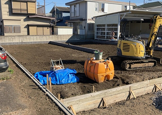 【その他設備】敷地内には、散水栓や立水栓があります。水道水を直接利用できるため、水を運ぶ手間を省くことが出来ます。大量の水を必要とする洗車作業や清掃などに役立ちます。その他設備とあわせて、現地でご確認ください。