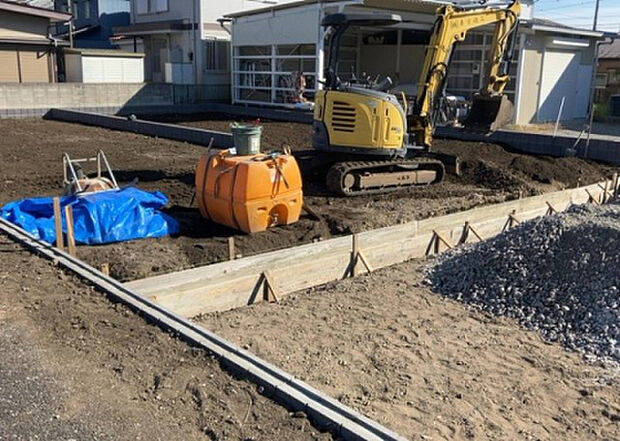 【駐車場_2】駐車場と明記されていても、最小スペースでつくられた駐車場だと大型車は駐車できなかったり、出入りしにくくなったりする可能性があります。お車のサイズと購入したい物件の駐車場のサイズを現地で確認しましょう。