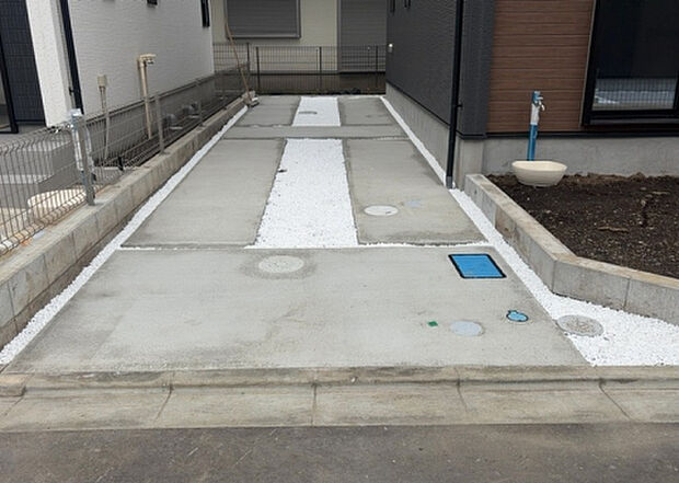 【駐車場】駐車場と明記されていても、最小スペースでつくられた駐車場だと大型車は駐車できなかったり、出入りしにくくなったりする可能性があります。お車のサイズと購入したい物件の駐車場のサイズを現地で確認しましょう。