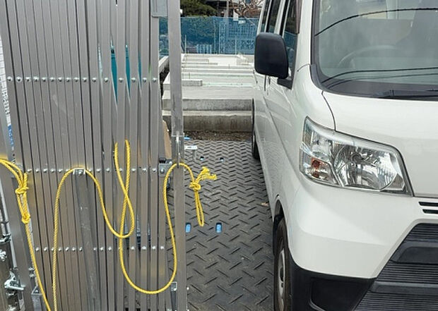 【玄関_2】玄関は、狭すぎると複数人で使いにくく、広すぎても無駄な空間になりがちです。最低2畳を目安にして、家の広さとの兼ね合いや家族の人数を考慮して決めるとよいでしょう。現地を見学して快適な玄関を選びましょう！