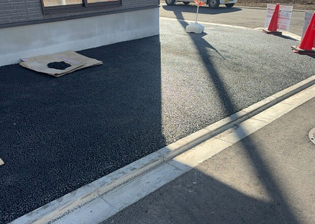 【庭】庭があることでガーデニングや家庭菜園はもちろん、こどもの遊び場やペットを放して遊ぶことができます。また、家の周囲に余裕があるということです。隣地との間があれば、十分な日当たりと、風通しが確保できます。