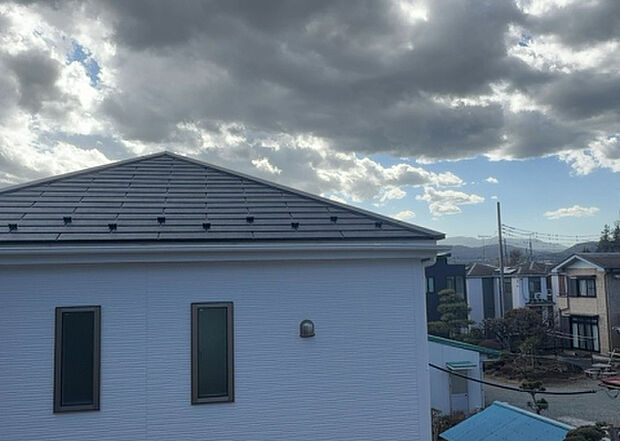 【物件からの展望】眺望を気にして物件を探す場合、前面に建物が建っていないか現地で確認しましょう！前面に建物があると景色はもちろん、日当たりや風通しにも影響が出てきます。住んだ時のことを想像しながら現地見学をしましょう。