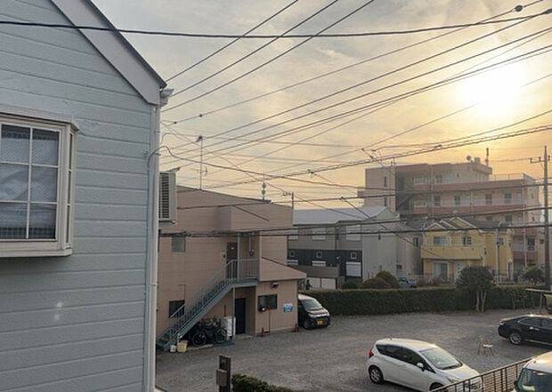 【物件からの展望】眺望を気にして物件を探す場合、前面に建物が建っていないか現地で確認しましょう！前面に建物があると景色はもちろん、日当たりや風通しにも影響が出てきます。住んだ時のことを想像しながら現地見学をしましょう。