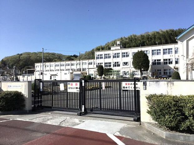 加住中学校（約1,850m）