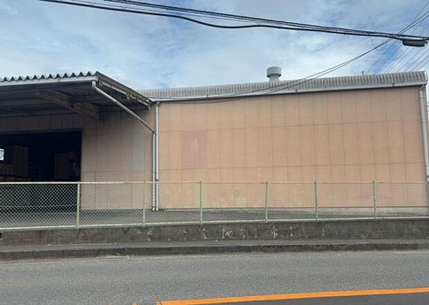【物件からの展望_2】眺望を気にして物件を探す場合、前面に建物が建っていないか現地で確認しましょう！前面に建物があると景色はもちろん、日当たりや風通しにも影響が出てきます。住んだ時のことを想像しながら現地見学をしましょう。