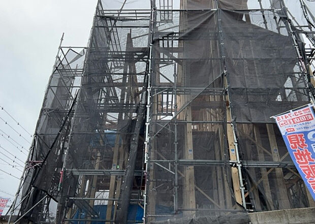 【外観_2】外観は建物の第一印象を決める重要な要素です。複数の方向から見ることで、建物の存在感や周辺との調和、デザインの良さなどがより明確に分かります。お気に入りの建物を見つけてみてください。