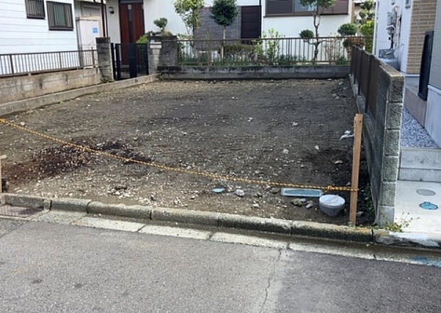 【玄関_2】玄関は、狭すぎると複数人で使いにくく、広すぎても無駄な空間になりがちです。最低2畳を目安にして、家の広さとの兼ね合いや家族の人数を考慮して決めるとよいでしょう。現地を見学して快適な玄関を選びましょう！