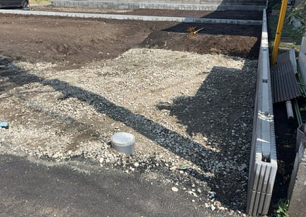 【駐車場_2】駐車場と明記されていても、最小スペースでつくられた駐車場だと大型車は駐車できなかったり、出入りしにくくなったりする可能性があります。お車のサイズと購入したい物件の駐車場のサイズを現地で確認しましょう。
