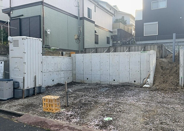 【外観_2】外観は建物の第一印象を決める重要な要素です。複数の方向から見ることで、建物の存在感や周辺との調和、デザインの良さなどがより明確に分かります。お気に入りの建物を見つけてみてください。