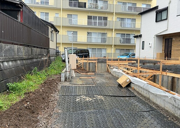 【外観_2】外観は建物の第一印象を決める重要な要素です。複数の方向から見ることで、建物の存在感や周辺との調和、デザインの良さなどがより明確に分かります。お気に入りの建物を見つけてみてください。