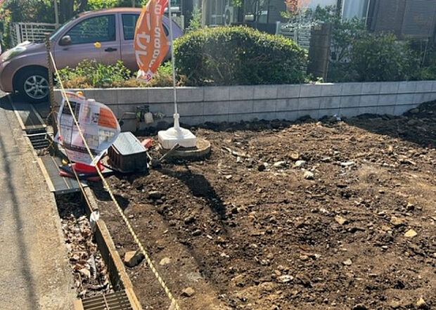 【その他設備】敷地内には、散水栓や立水栓があります。水道水を直接利用できるため、水を運ぶ手間を省くことが出来ます。大量の水を必要とする洗車作業や清掃などに役立ちます。その他設備とあわせて、現地でご確認ください。