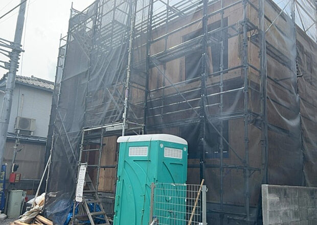 【外観_2】外観は建物の第一印象を決める重要な要素です。複数の方向から見ることで、建物の存在感や周辺との調和、デザインの良さなどがより明確に分かります。お気に入りの建物を見つけてみてください。