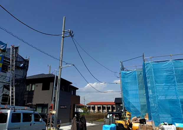 【物件からの展望_2】眺望を気にして物件を探す場合、前面に建物が建っていないか現地で確認しましょう！前面に建物があると景色はもちろん、日当たりや風通しにも影響が出てきます。住んだ時のことを想像しながら現地見学をしましょう。