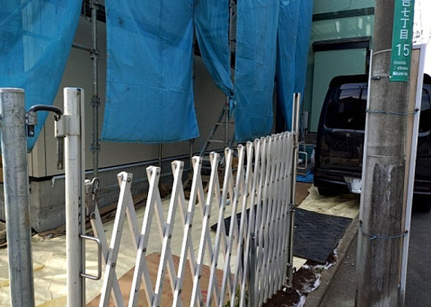 【駐車場_2】駐車場と明記されていても、最小スペースでつくられた駐車場だと大型車は駐車できなかったり、出入りしにくくなったりする可能性があります。お車のサイズと購入したい物件の駐車場のサイズを現地で確認しましょう。