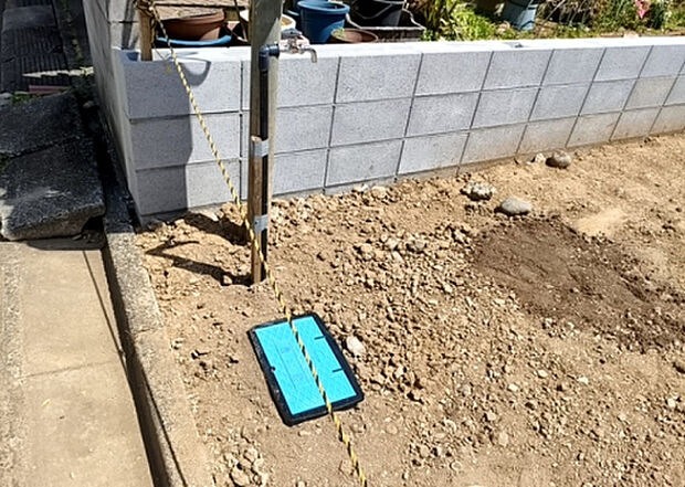 【その他設備】敷地内には、散水栓や立水栓があります。水道水を直接利用できるため、水を運ぶ手間を省くことが出来ます。大量の水を必要とする洗車作業や清掃などに役立ちます。その他設備とあわせて、現地でご確認ください。