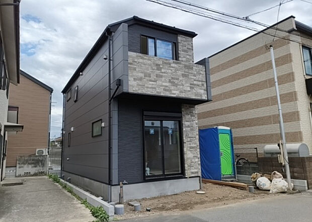 【外観_2】外観は建物の第一印象を決める重要な要素です。複数の方向から見ることで、建物の存在感や周辺との調和、デザインの良さなどがより明確に分かります。お気に入りの建物を見つけてみてください。