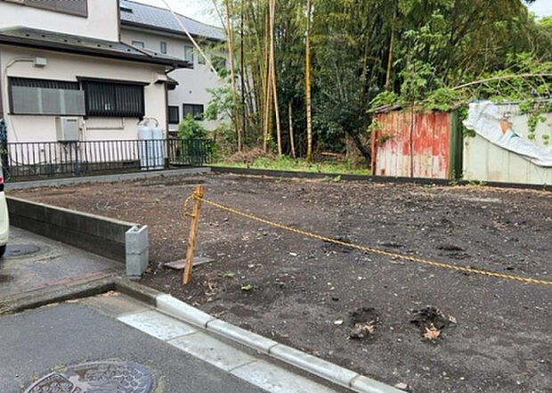 【物件からの展望_2】眺望を気にして物件を探す場合、前面に建物が建っていないか現地で確認しましょう！前面に建物があると景色はもちろん、日当たりや風通しにも影響が出てきます。住んだ時のことを想像しながら現地見学をしましょう。