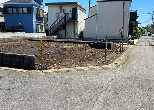【駐車場_2】駐車場と明記されていても、最小スペースでつくられた駐車場だと大型車は駐車できなかったり、出入りしにくくなったりする可能性があります。お車のサイズと購入したい物件の駐車場のサイズを現地で確認しましょう。