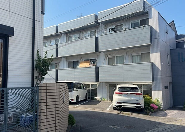 【物件からの展望_2】眺望を気にして物件を探す場合、前面に建物が建っていないか現地で確認しましょう！前面に建物があると景色はもちろん、日当たりや風通しにも影響が出てきます。住んだ時のことを想像しながら現地見学をしましょう。