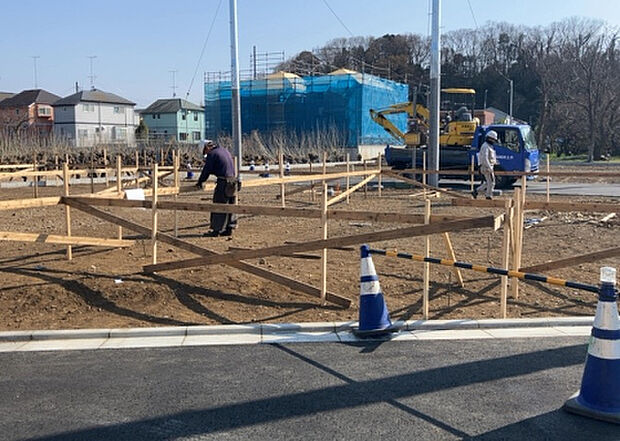 【外観_2】外観は建物の第一印象を決める重要な要素です。複数の方向から見ることで、建物の存在感や周辺との調和、デザインの良さなどがより明確に分かります。お気に入りの建物を見つけてみてください。