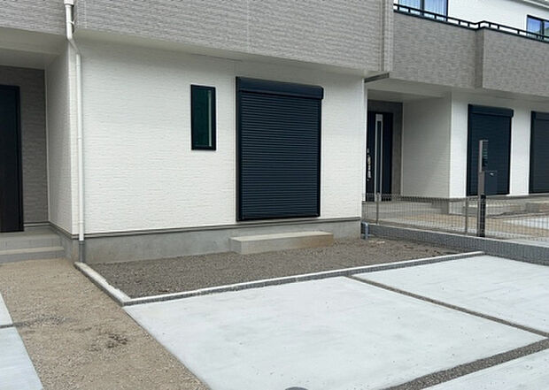 【庭】庭があることでガーデニングや家庭菜園はもちろん、こどもの遊び場やペットを放して遊ぶことができます。また、家の周囲に余裕があるということです。隣地との間があれば、十分な日当たりと、風通しが確保できます。