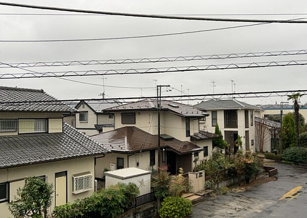 【物件からの展望】眺望を気にして物件を探す場合、前面に建物が建っていないか現地で確認しましょう！前面に建物があると景色はもちろん、日当たりや風通しにも影響が出てきます。住んだ時のことを想像しながら現地見学をしましょう。