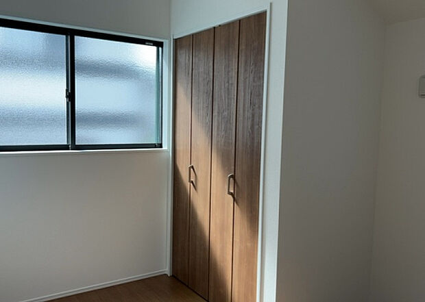 【子供部屋】子供が何人でも年齢によっては、受験時にしっかり壁のある個室があった方が良い場合もあります。難しい問題ですが、兄弟の人数や、性別や年齢差によって状況が異なりますので、数年後のこともしっかり考えましょう。