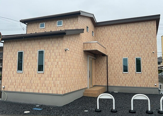 【物件からの展望】眺望を気にして物件を探す場合、前面に建物が建っていないか現地で確認しましょう!前面に建物があると景色はもちろん、日当たりや風通しにも影響が出てきます。住んだ時のことを想像しながら現地見学をしましょう。