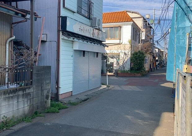 【物件からの展望】眺望を気にして物件を探す場合、前面に建物が建っていないか現地で確認しましょう！前面に建物があると景色はもちろん、日当たりや風通しにも影響が出てきます。住んだ時のことを想像しながら現地見学をしましょう。