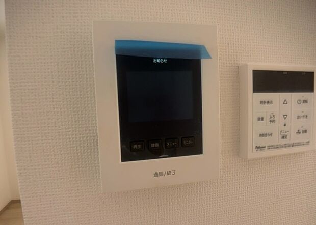 【ＴＶモニター付きインターホン】TVモニター付きインターホンは、来訪者の顔を確認できるだけでなく、音声でやり取りすることもできるため、セキュリティ面で安心できる設備です。モニター画面が大きく見やすいもの、夜間でも来訪者をしっかりと確認できるものなど、機能性を重視したいところです。