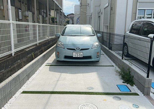 【駐車場】駐車場と明記されていても、最小スペースでつくられた駐車場だと大型車は駐車できなかったり、出入りしにくくなったりする可能性があります。お車のサイズと購入したい物件の駐車場のサイズを現地で確認しましょう。