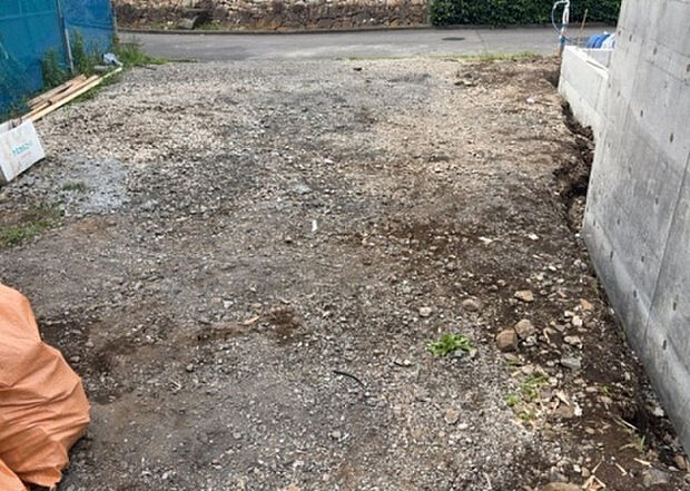 【駐車場】駐車場と明記されていても、最小スペースでつくられた駐車場だと大型車は駐車できなかったり、出入りしにくくなったりする可能性があります。お車のサイズと購入したい物件の駐車場のサイズを現地で確認しましょう。