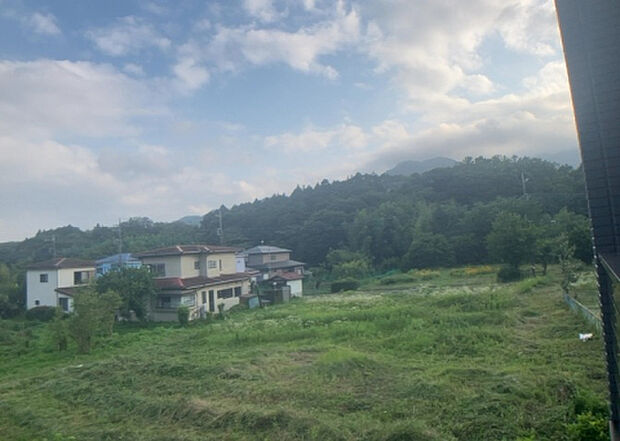 【物件からの展望】眺望を気にして物件を探す場合、前面に建物が建っていないか現地で確認しましょう!前面に建物があると景色はもちろん、日当たりや風通しにも影響が出てきます。住んだ時のことを想像しながら現地見学をしましょう。