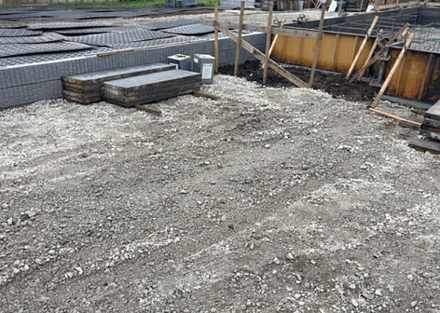 【その他設備】敷地内には、散水栓や立水栓があります。水道水を直接利用できるため、水を運ぶ手間を省くことが出来ます。大量の水を必要とする洗車作業や清掃などに役立ちます。その他設備とあわせて、現地でご確認ください。