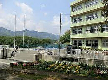 上荻野小学校 604m(徒歩8分)