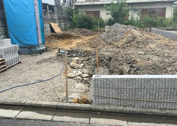 【その他設備】敷地内には、散水栓や立水栓があります。水道水を直接利用できるため、水を運ぶ手間を省くことが出来ます。大量の水を必要とする洗車作業や清掃などに役立ちます。その他設備とあわせて、現地でご確認ください。